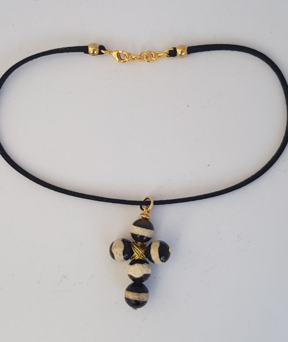 Collar corto cruz rayas