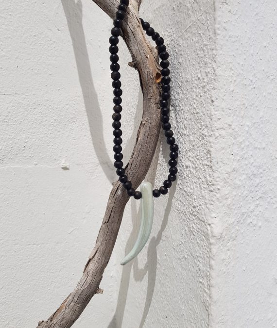 Collar corto colmillo