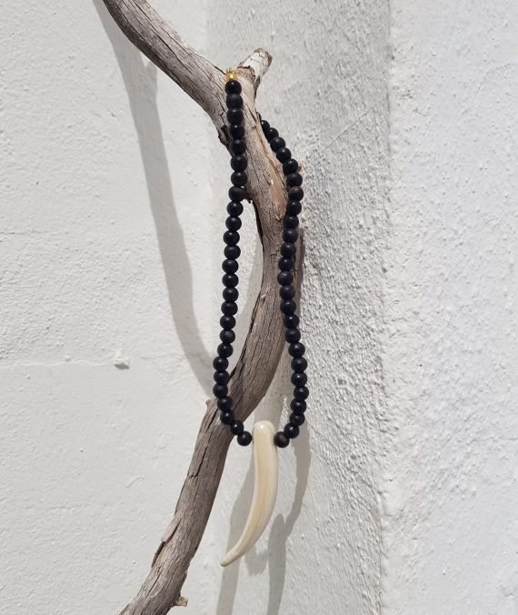 Colla corto colmillo